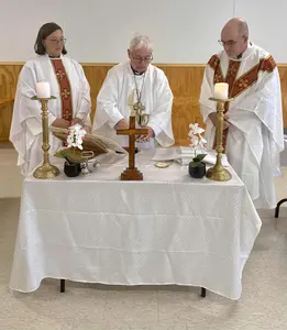 3BishopsConfectEucharist